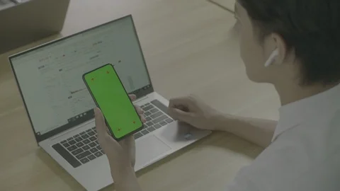 Green screen cellphone and answer phone call Stock Footage 119576803