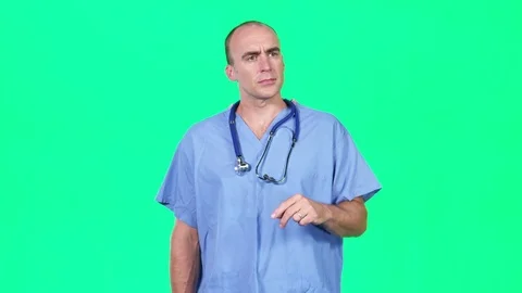 Green screen chromakey of doctor using HUD with fingers Видео 80012536