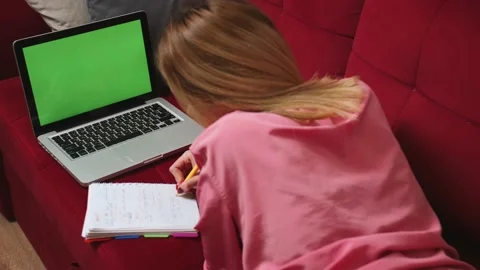 Green screen chromakey laptop computer concept: online distance education, video Stock Footage 145495474