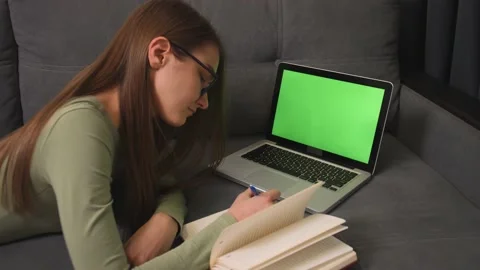 Green screen chromakey laptop computer concept: online distance education, video Stock Footage 150510807