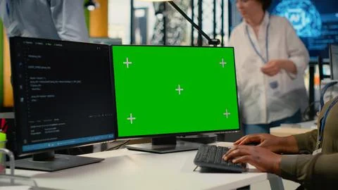 Green screen computer used by admin in office doing software development Foto stock