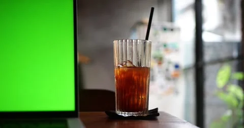 Green Screen Display PC at Desk in Cafe And Coffee. 库存影片 279817754
