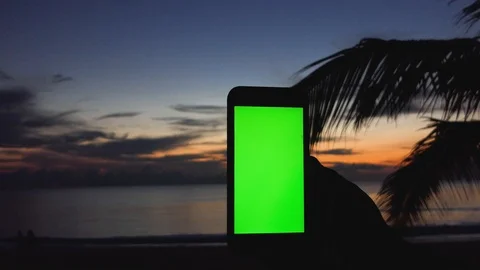 Green screen electronic device to record the seashore at sunset. Vidéo 117916419