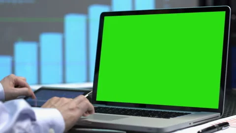 Green Screen Laptop Stockbeeldmateriaal 210559838