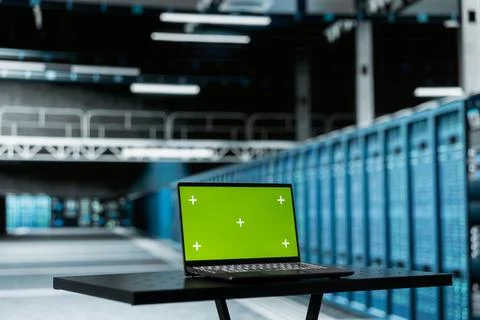 Green screen laptop overseeing data center hardware 库存照片