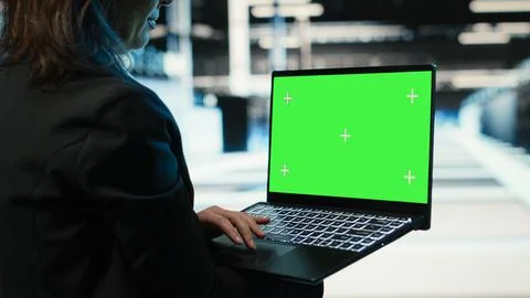 Green screen laptop used by data center programmer to troubleshoot issues 스톡 사진