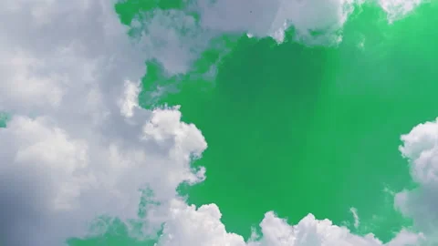 The green screen of moving white clouds with 4K resolution. Stock-Footage 219713456