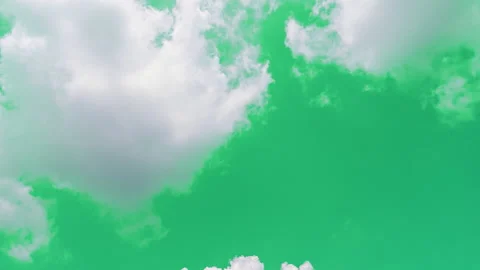 The green screen of moving white clouds with 4K resolution. Stock-Footage 223284602