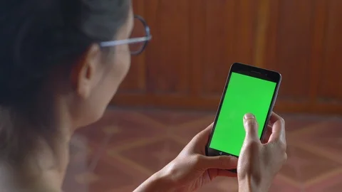 Green screen Over the shoulder shot of young Caucasian female Stock Footage 115673859
