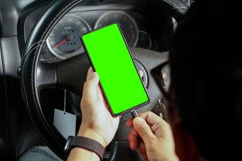 Green screen smartphone charging inside car. Mobile technology mockup concept 스톡 사진