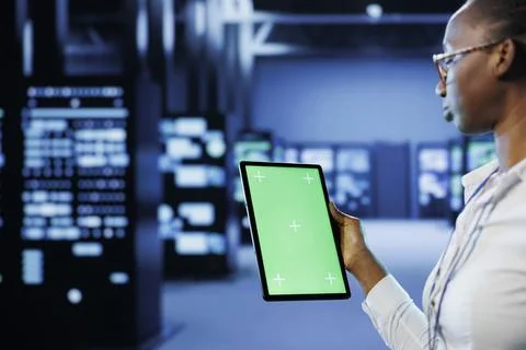 Green screen tablet monitors data center Foto stock