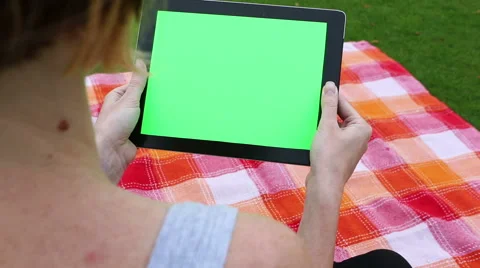 Green screen tablet outside hands Vídeo Stock 51428720