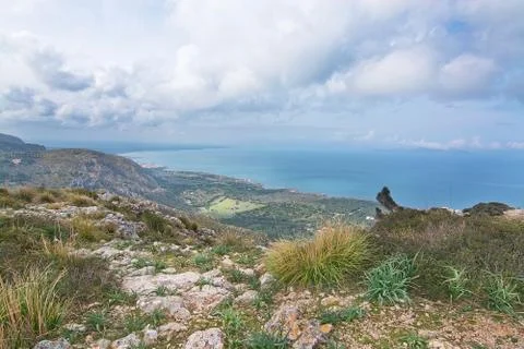 Green spring mountain landscape Foto stock