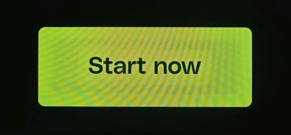 Green start now button on a dark background Stock Illustration