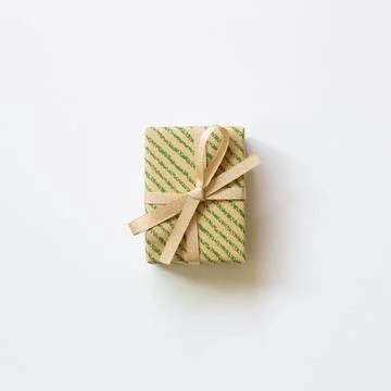 Green stripe pattern brown gift box isolated on white background Foto stock