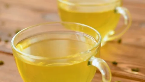 Green tea with mint, rose, goji berries and pineapple in teapot Video stock 73601699