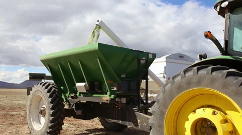 Green Tractor Harvest Видео 52224714