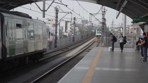 Green train arriving at the train station in Lima Peru Video stock 200922823