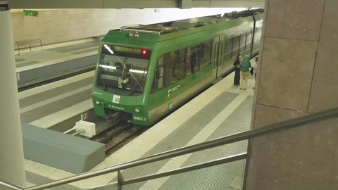 Green train on station. View from escalator moving up. Stock-Footage 115545803