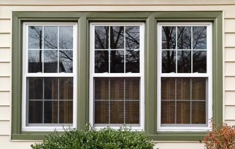 Green trim vinyl replacement windows Stock-Fotos