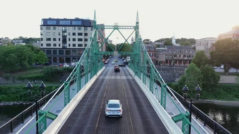 Green truss bridge spans river toward downtown Easton Pennsylvania at sunrise 库存影片 340968795