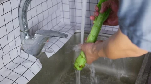 Green vegetables get rinsed under running tap water 库存影片 341836366