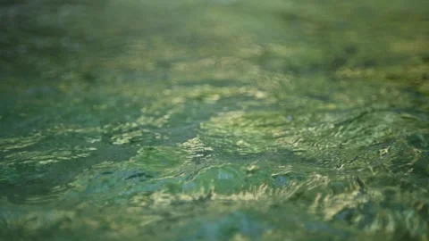 Green waves on the pond of a mountain stream (abstract, slow motion) 스톡 동영상 260844418