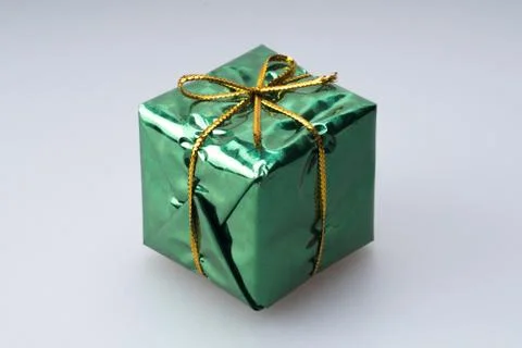 Green wrapped gift box Foto stock