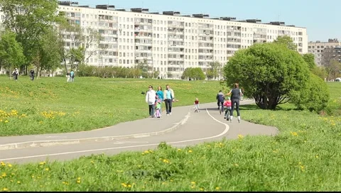 Green zone in the city, view on the path with walking people 動画素材 5358808