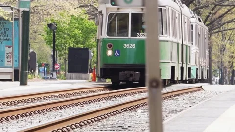 GREENLINEARRIVES Stock-Footage 195993631