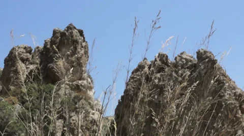 Greens in front of cliffs Vidéo 27884491