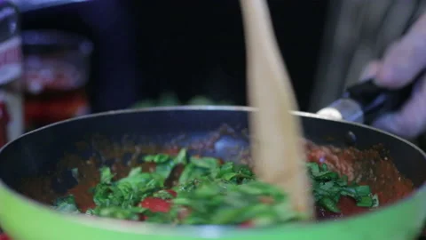 Greens mixed with tomatoes 動画素材 96985898