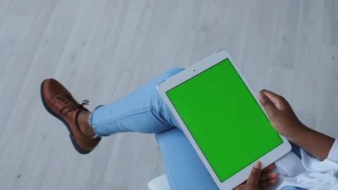 GreenScreen or Mock-up Tracking on Tablet PC. Using Portable Wireless device Stock Footage 121098927