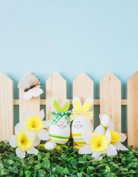 Greeting card with pair of funny Easter bunnies Foto stock