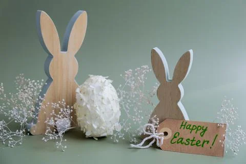 Greeting card with text HAPPY EASTER Creative Easter egg shape made of white 库存照片