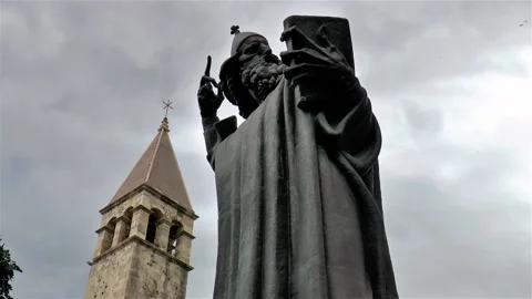 Gregory of Nin statue in Split, Croatia. 스톡 동영상 144135998