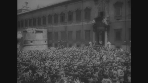 Grenade explode in fascist police headquarter - 1944 Vídeos de archivo 91596638