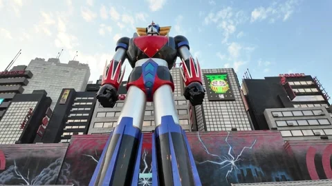 Grendizer robot towering over buildings in Riyadh Boulevard World, Saudi Arabia Vídeos de archivo 306289301