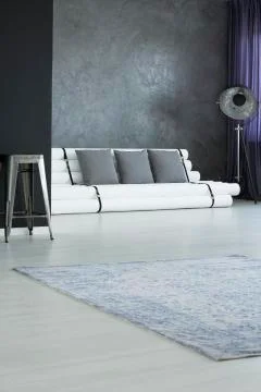 Grey carpet in spacious room Stock-Fotos