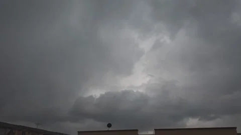 Grey clouds storm city time lapse Video stock 150003975