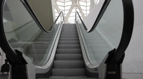 Grey escalator goes down in mall Stock Footage 33446211