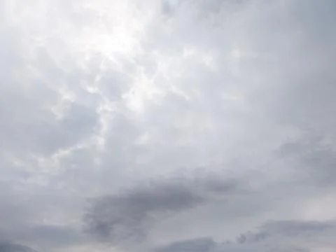 Grey overcast sky with stratocumulus clouds above Mount Vernon, New York 스톡 사진