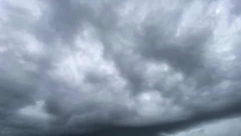 Grey storm, rain heavy cloud flowing on sky. Nature, weather, air time laps.. Vidéo 311692449