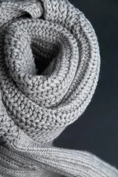 Grey wool scarf on a dark background.selective focus. Foto stock