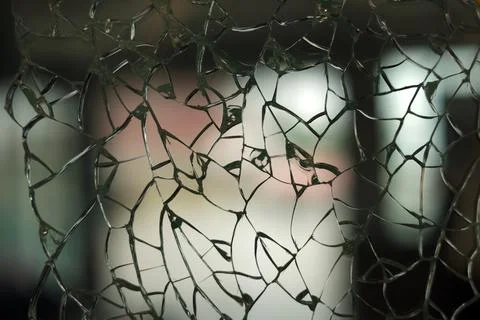 Grid of horizontal and vertical cracks in the glass Foto stock