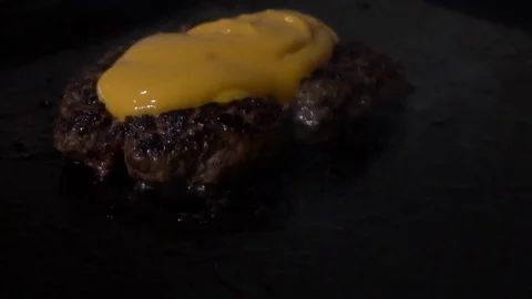 Grill burger  cheese bake Video stock 129102230
