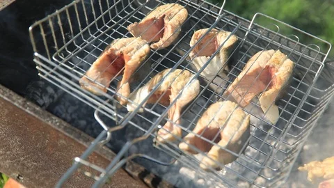 Grill the fish on the fire. Salmon Видео 89609044
