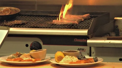 Grill to Plate - rack focus Stock Footage 8577956