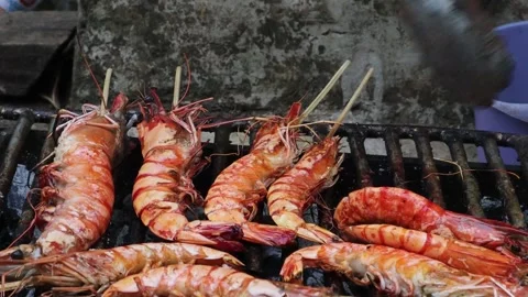 Grill the shrimp (2) Video stock 307002234