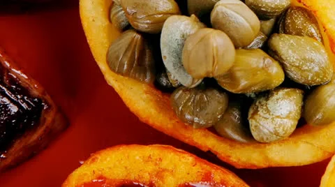 Grilled beef meat on red Vídeos de archivo 26378677